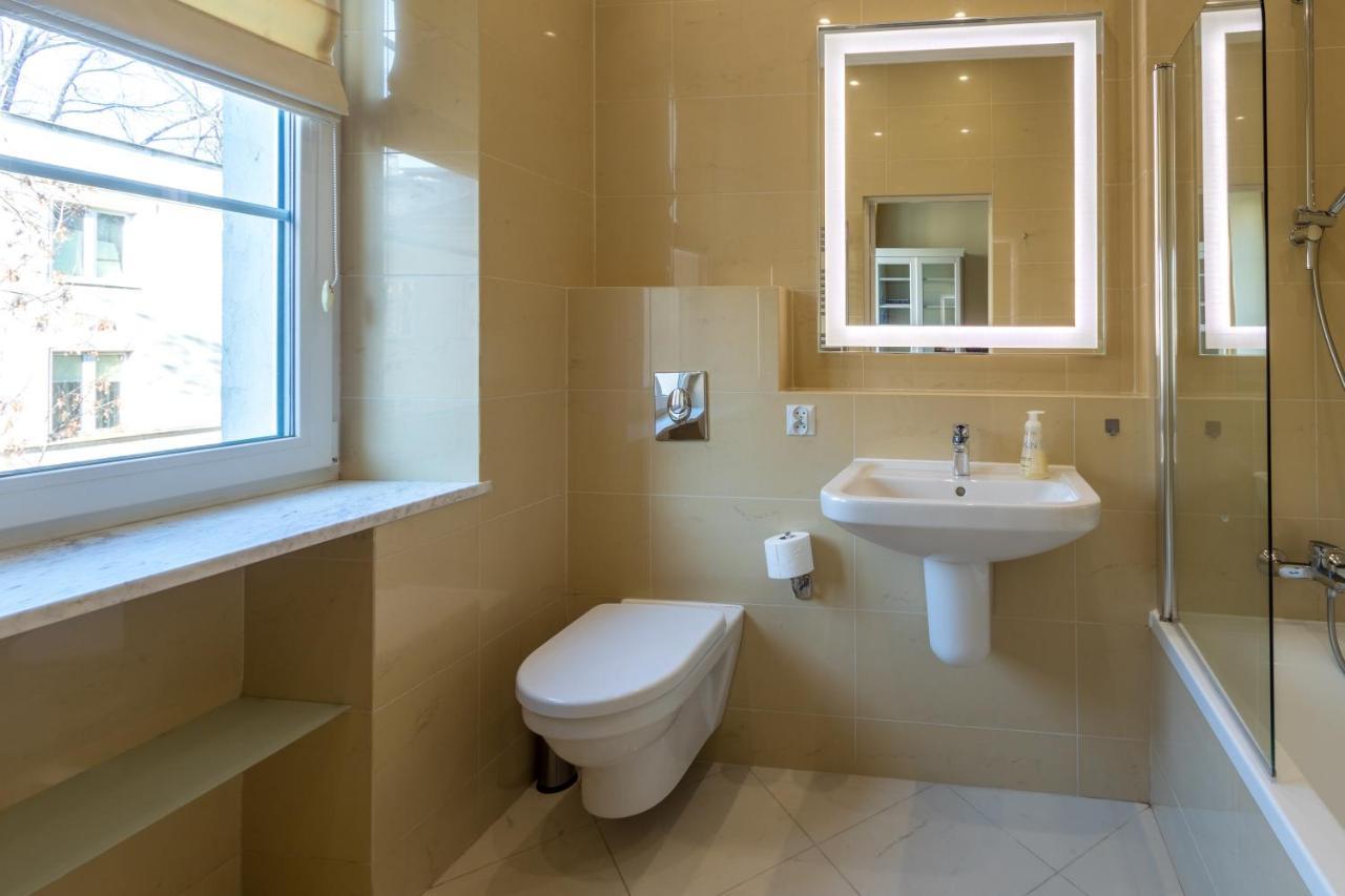Apartament Luster I Obrazow Warsaw Luaran gambar