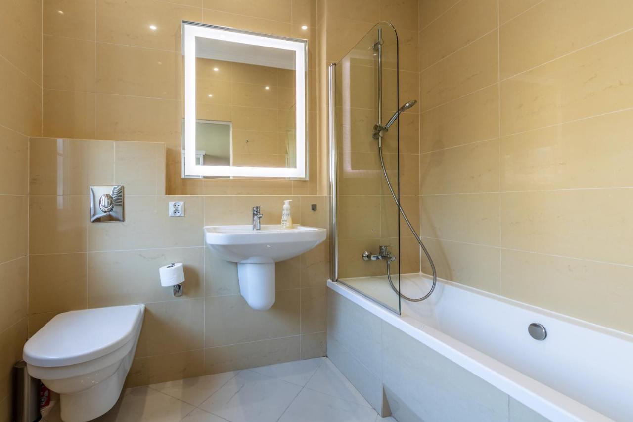 Apartament Luster I Obrazow Warsaw Luaran gambar